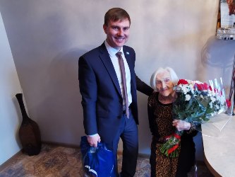 Алексей Сидоров поздравил ветерана с Днем воинской славы